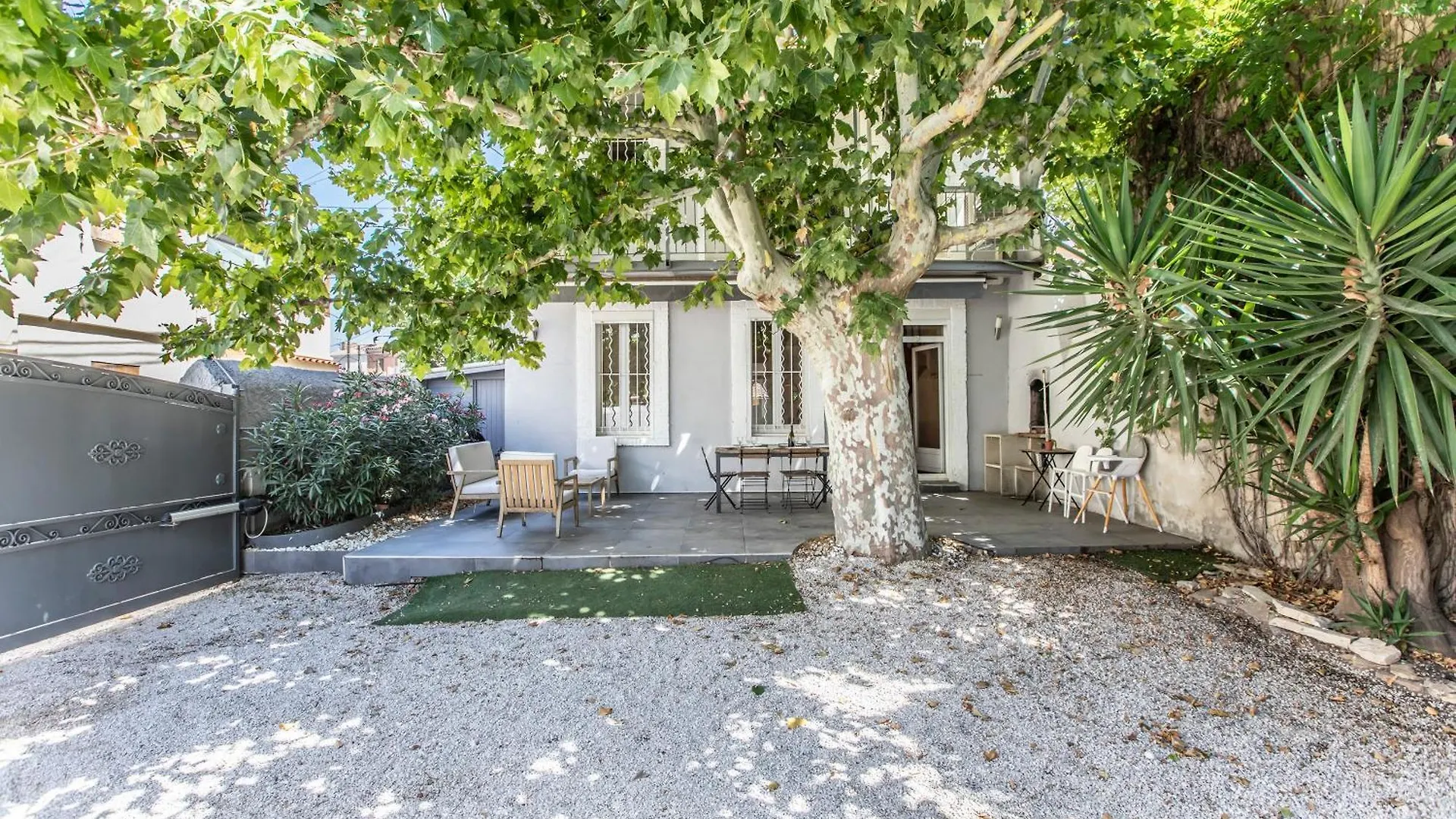 Maison Familiale Avec Grand Jardin, 2Min De La Mer Marseille 0*,  France